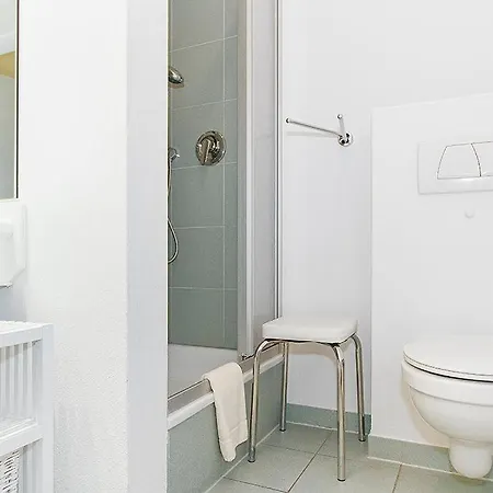 Strandstrasse 16 Strandstrasse 16-02